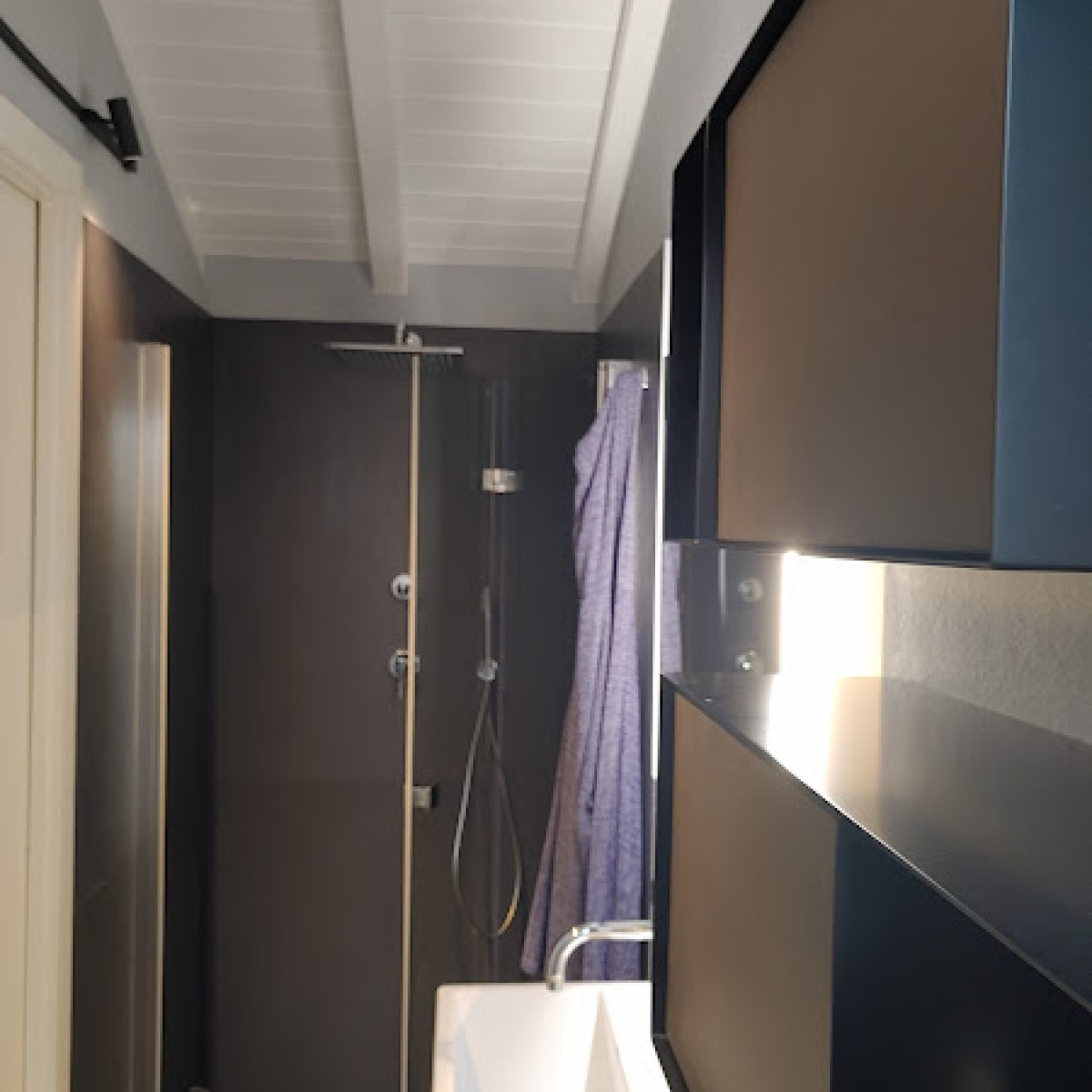 UN BAGNO GIOVANE E DETERMINATO